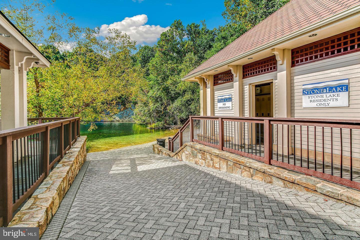 STONE LAKE - Residential