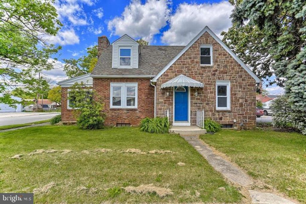 Photo of 1101 E Princess Street, YORK, PA 17403 (MLS # PAYK2095738)