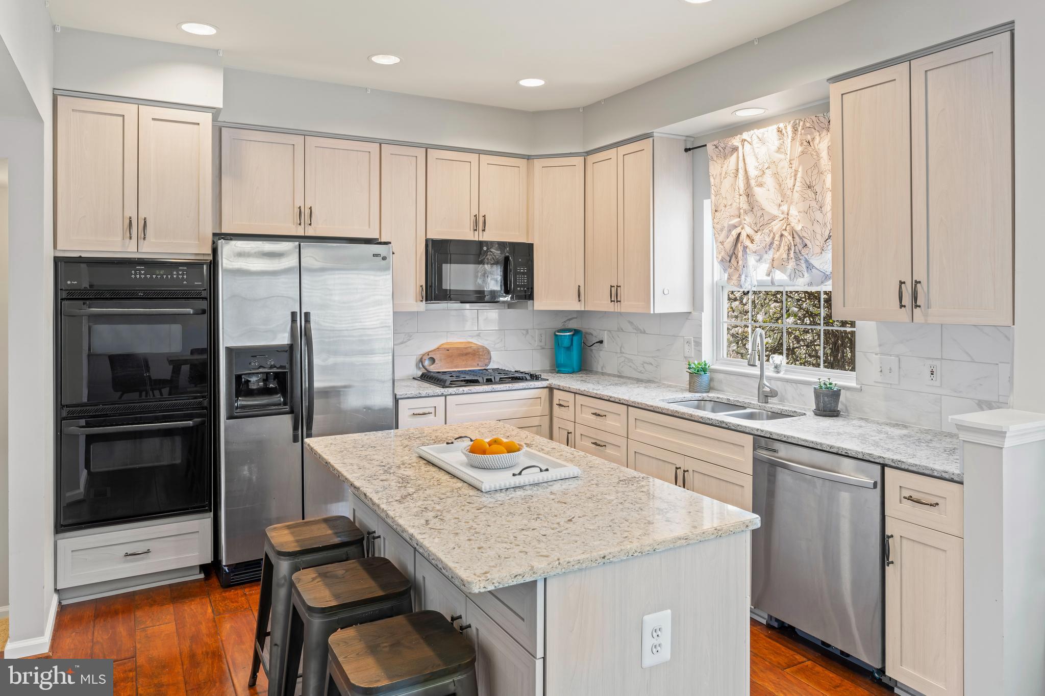 RIVER OAKS - Residential