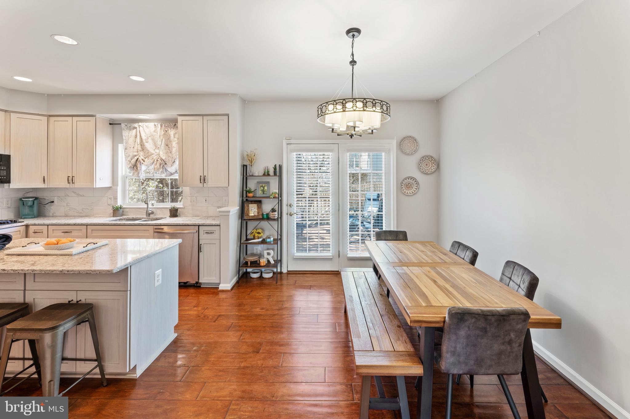 RIVER OAKS - Residential