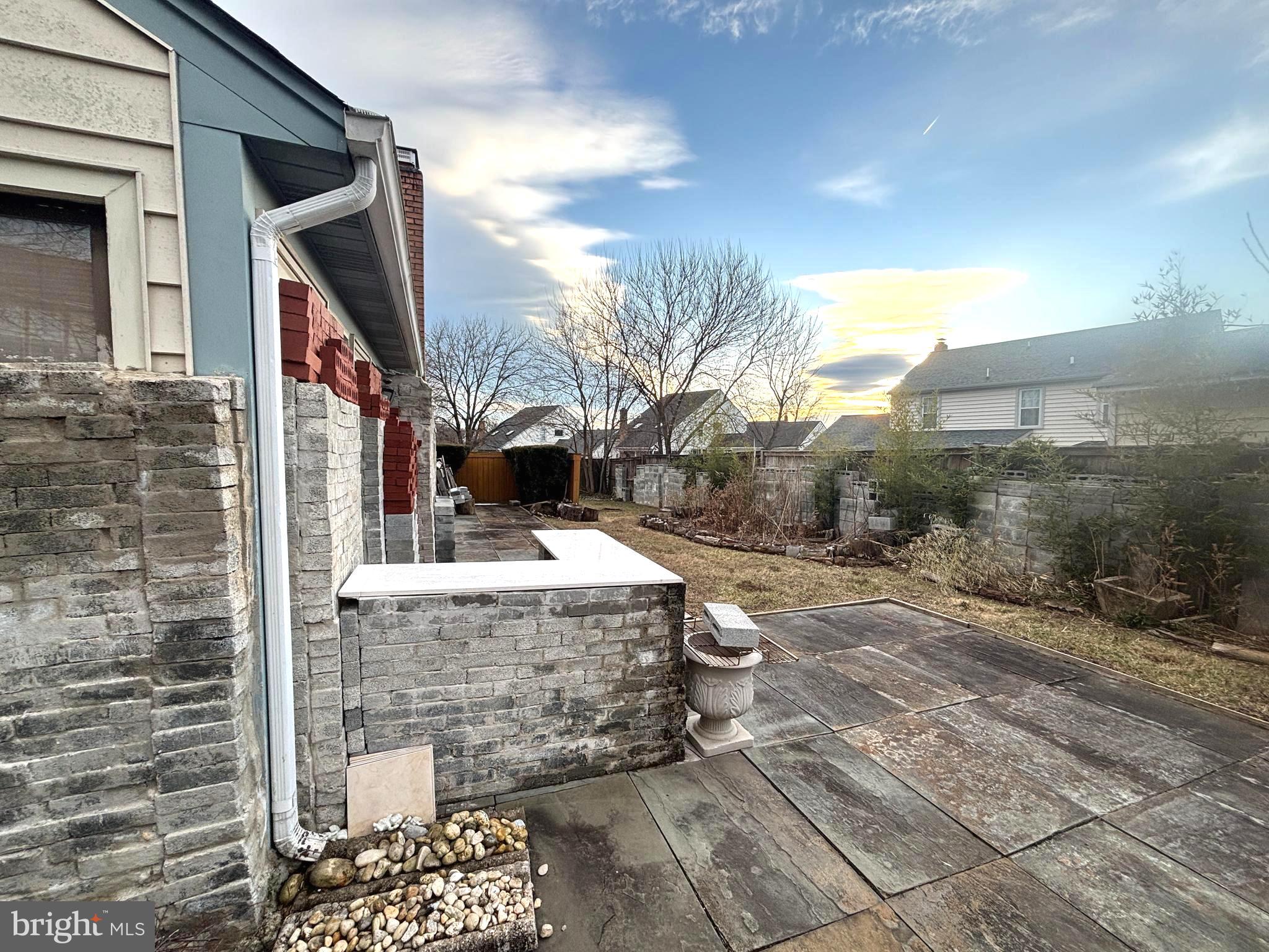 COUNTRY CLUB MANOR - Residential