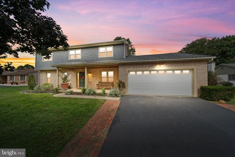 Photo of 28 Staten Drive, HOCKESSIN, DE 19707 (MLS # DENC2090390)
