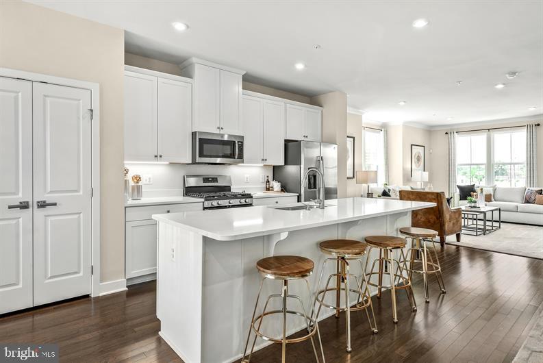 8246 WILLOWBEND TURN LAST STRAUSS ENDUNIT