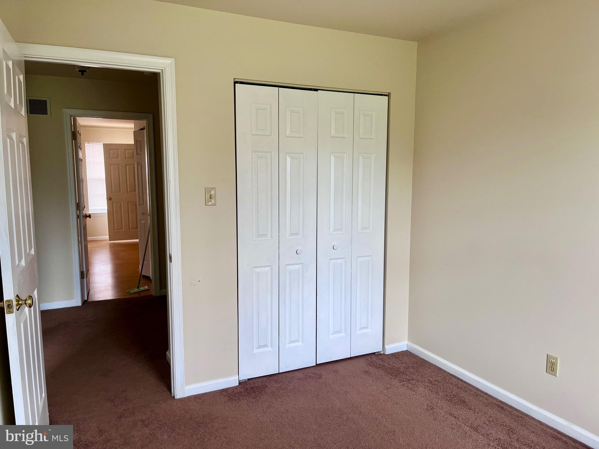 FAIRLAWN COURT - Residential