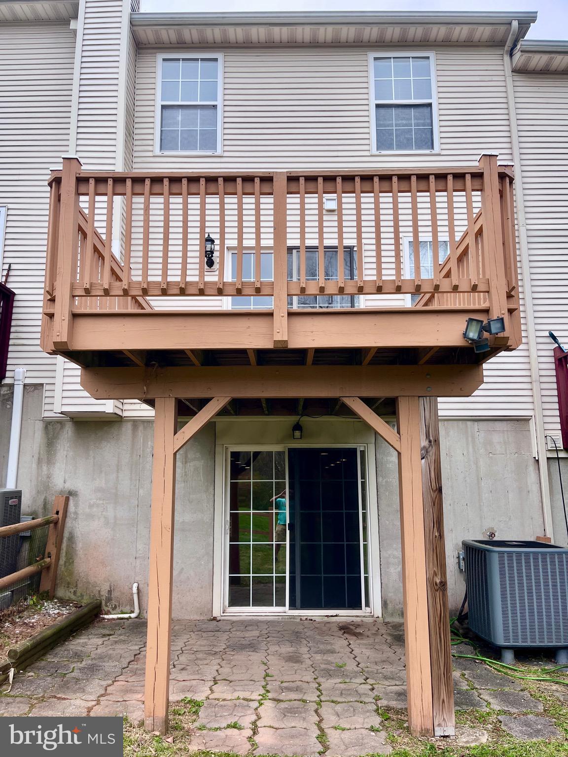 FAIRLAWN COURT - Residential