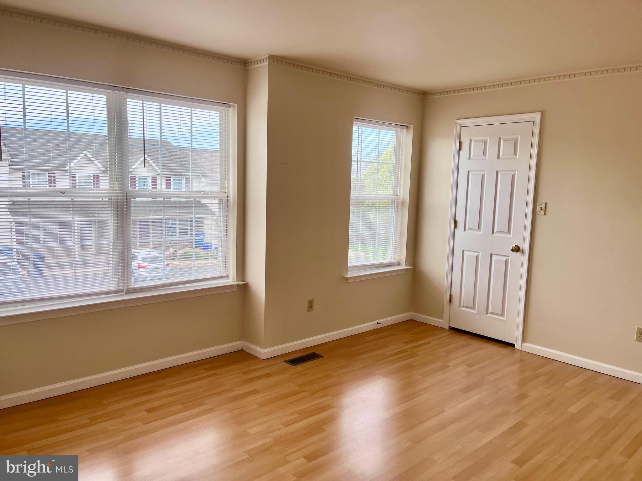 FAIRLAWN COURT - Residential