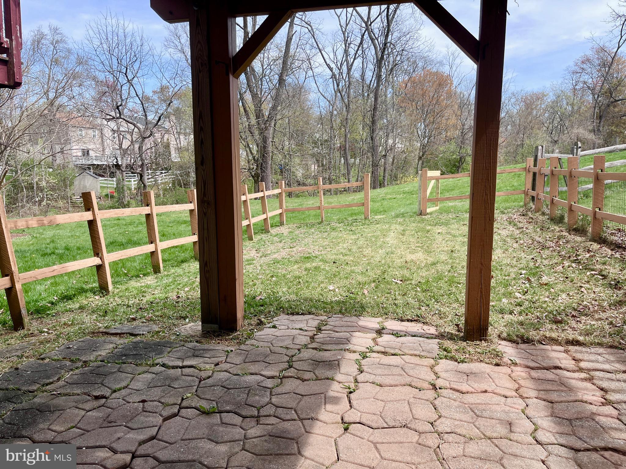 FAIRLAWN COURT - Residential