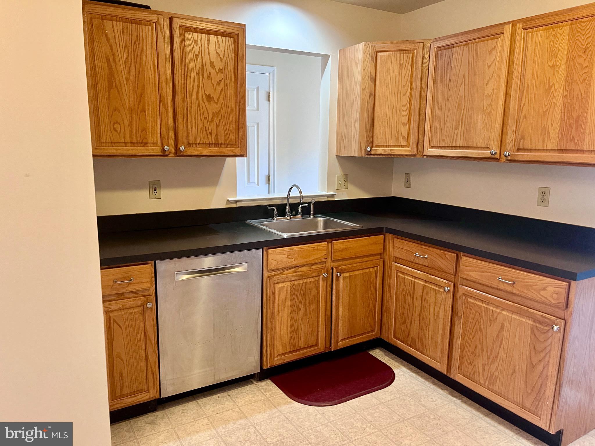 FAIRLAWN COURT - Residential