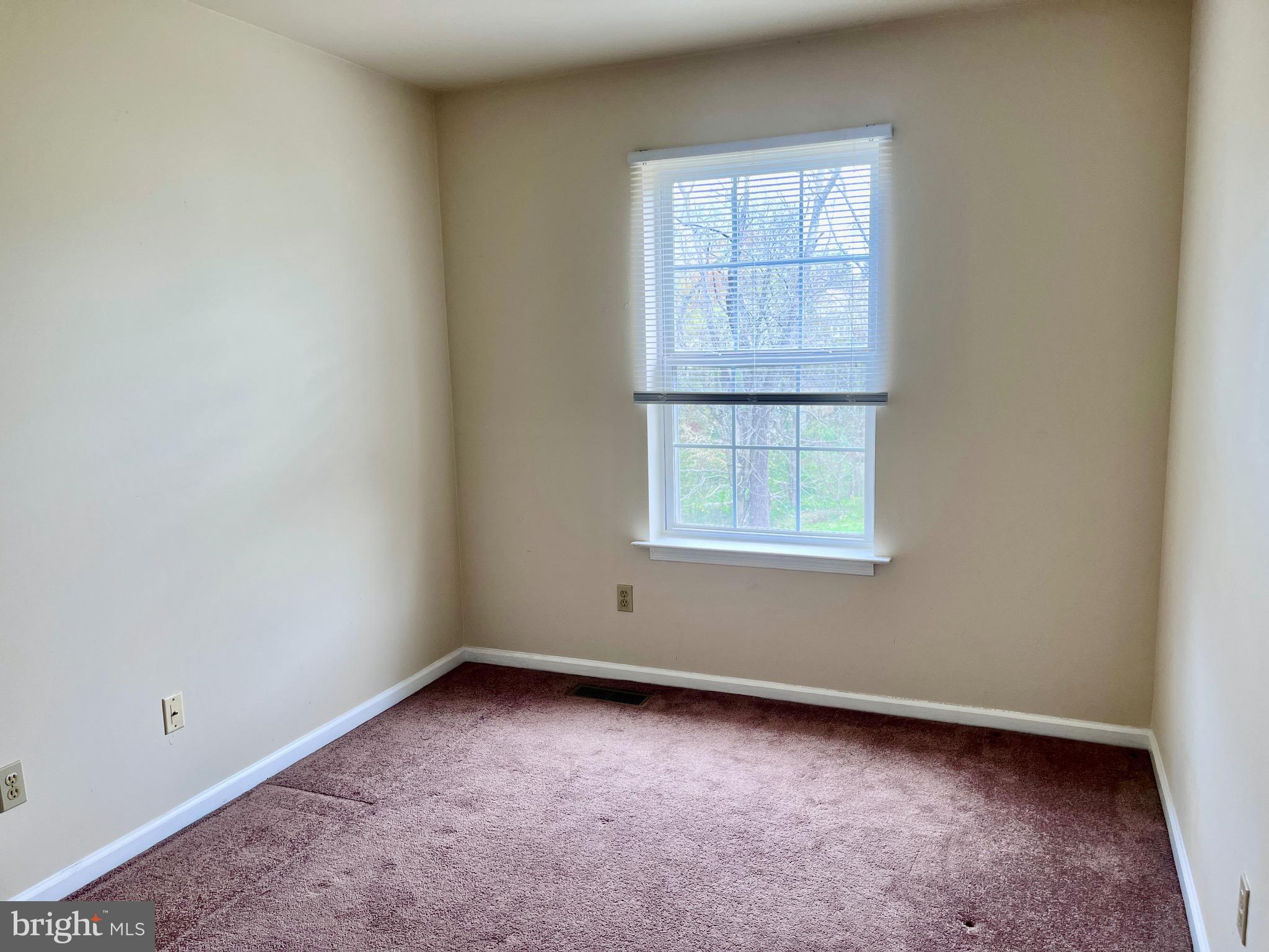 FAIRLAWN COURT - Residential