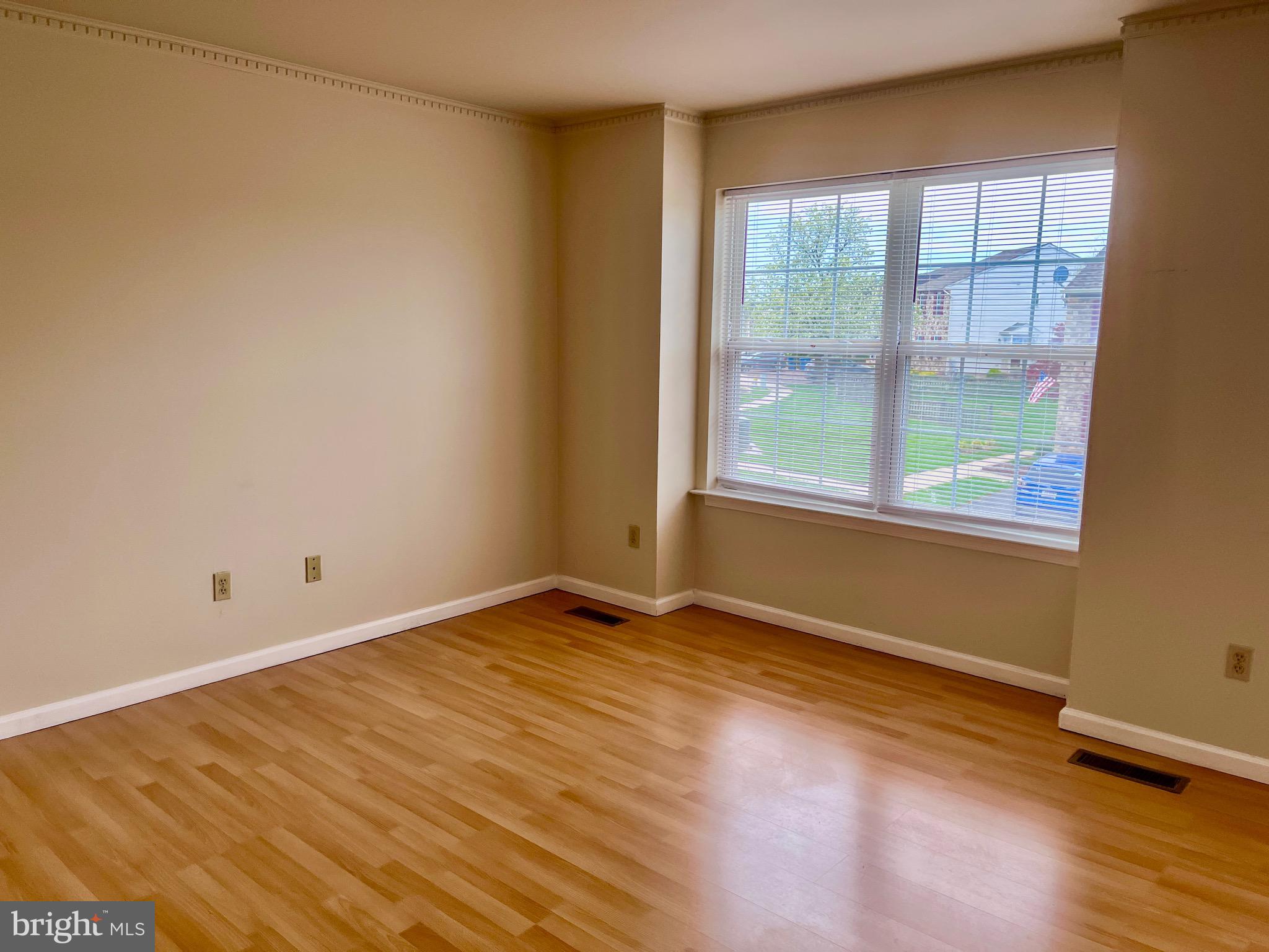 FAIRLAWN COURT - Residential