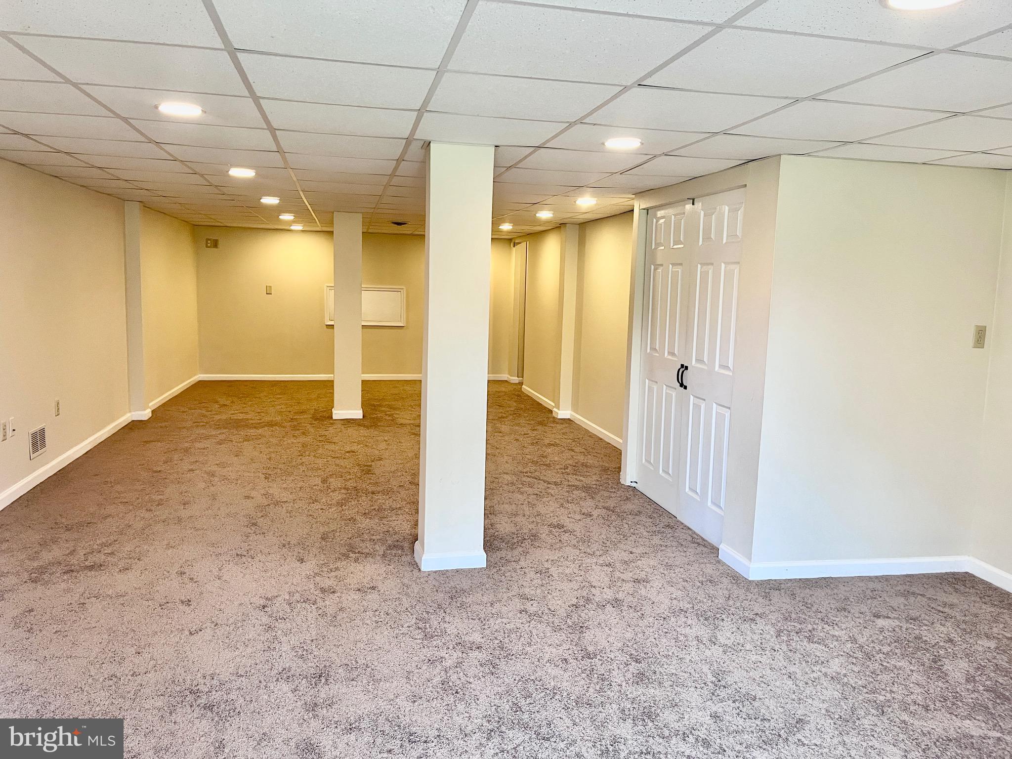 FAIRLAWN COURT - Residential