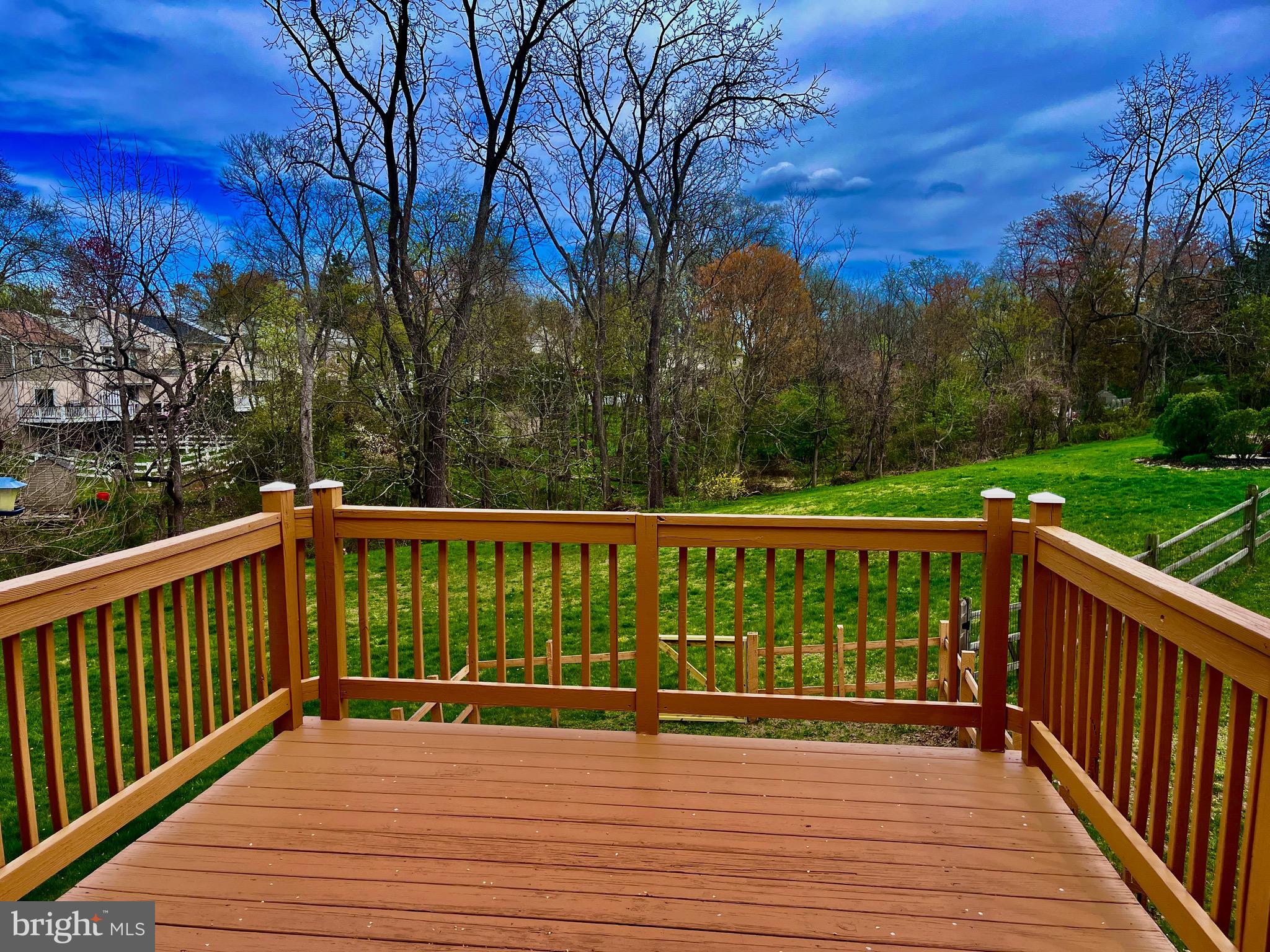 FAIRLAWN COURT - Residential