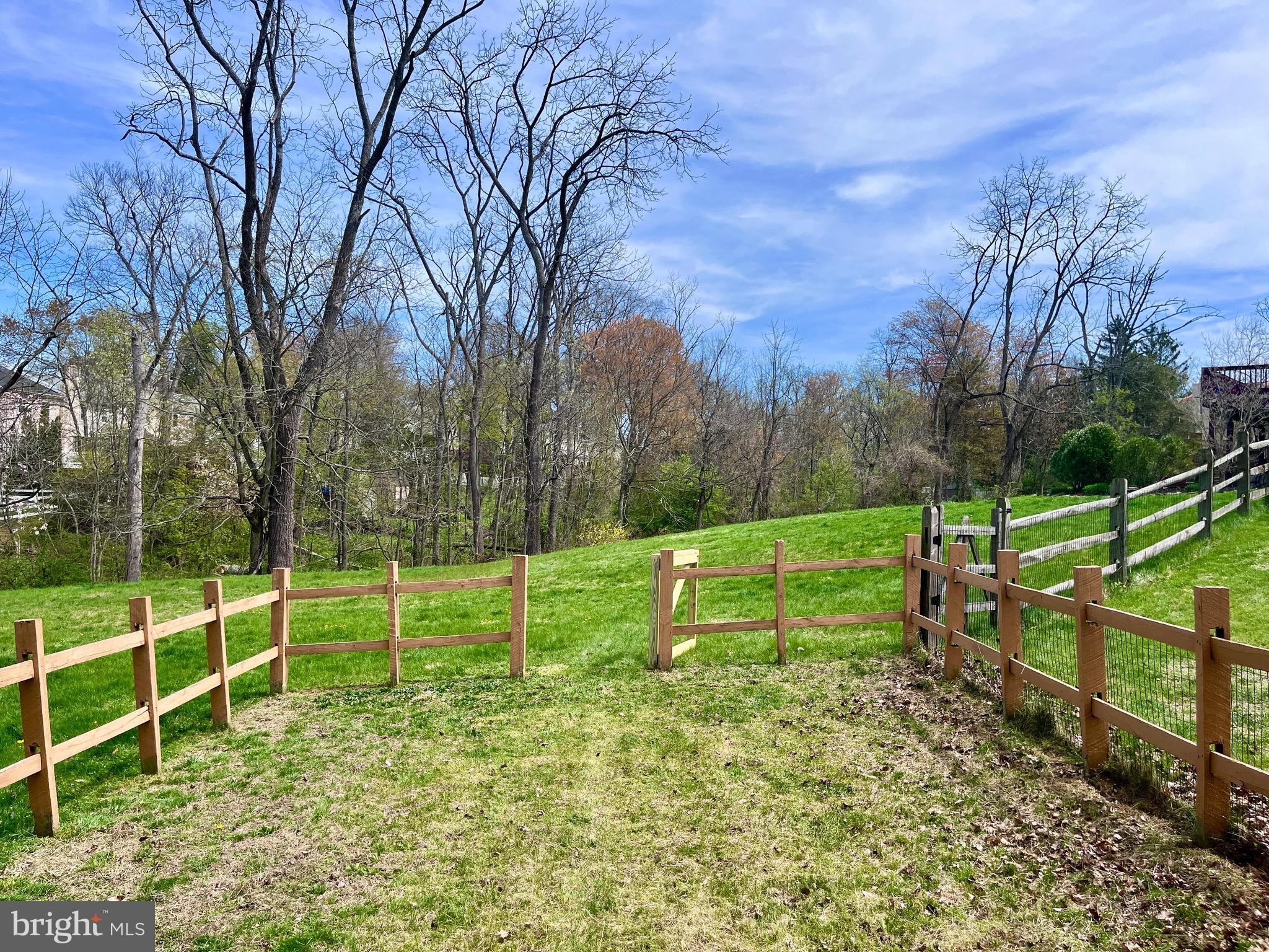 FAIRLAWN COURT - Residential