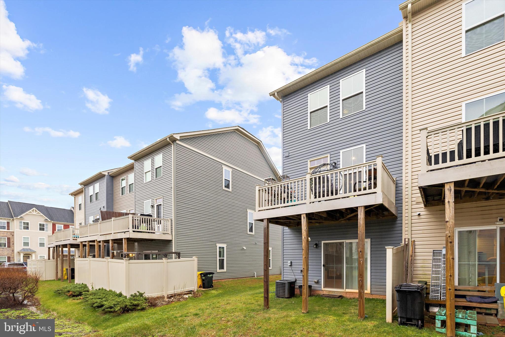 CREEKSIDE VILLAGE AT TANYARD SPRINGS - Residential