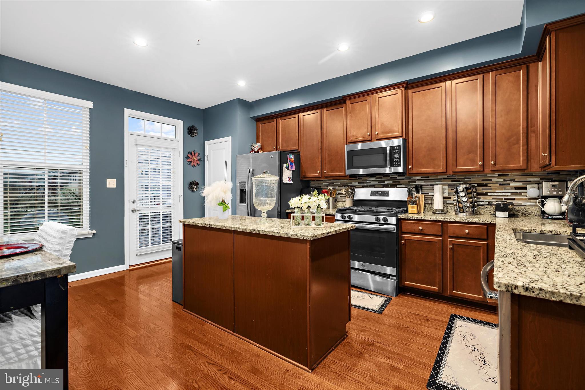 CREEKSIDE VILLAGE AT TANYARD SPRINGS - Residential