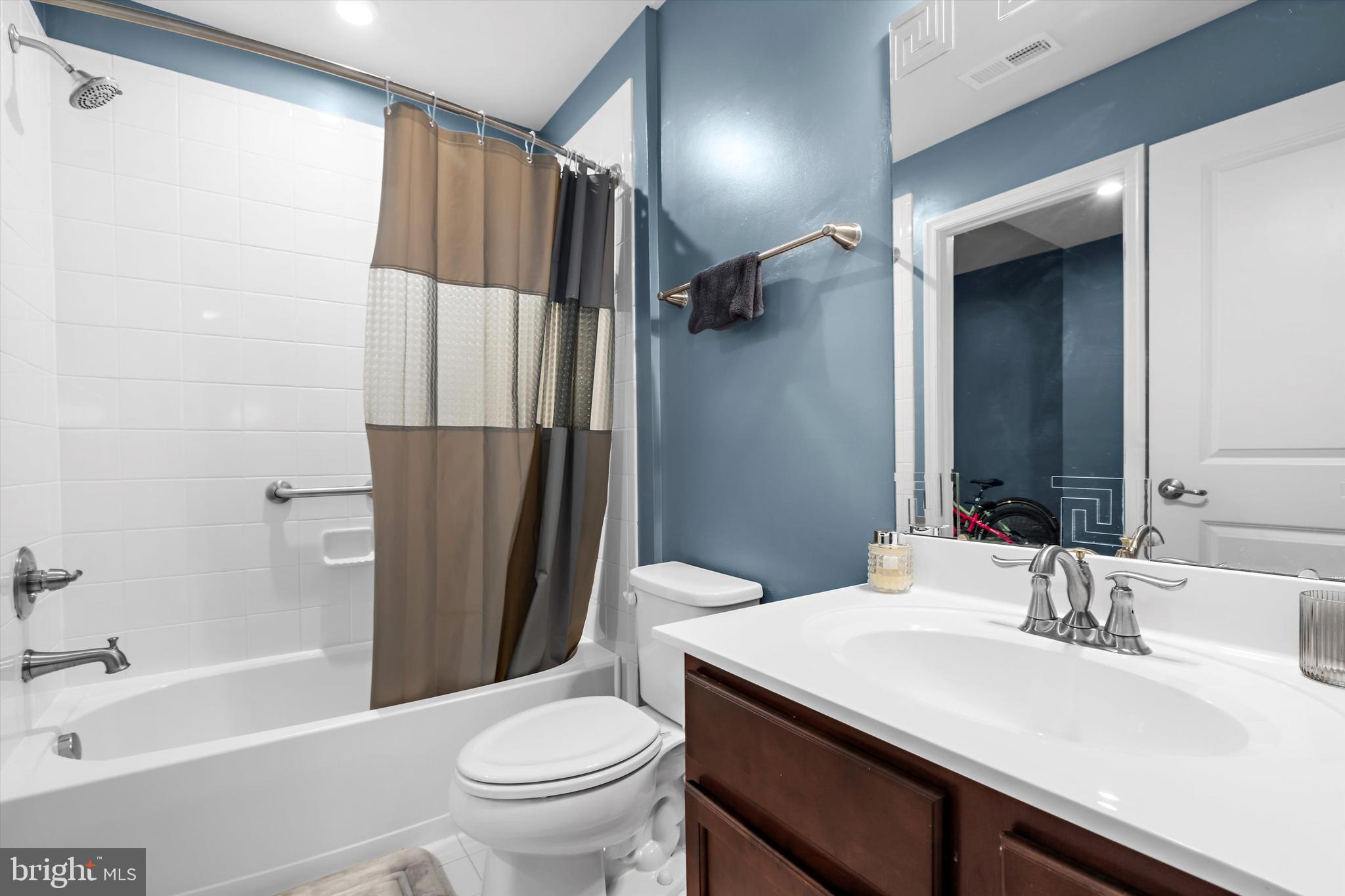 CREEKSIDE VILLAGE AT TANYARD SPRINGS - Residential