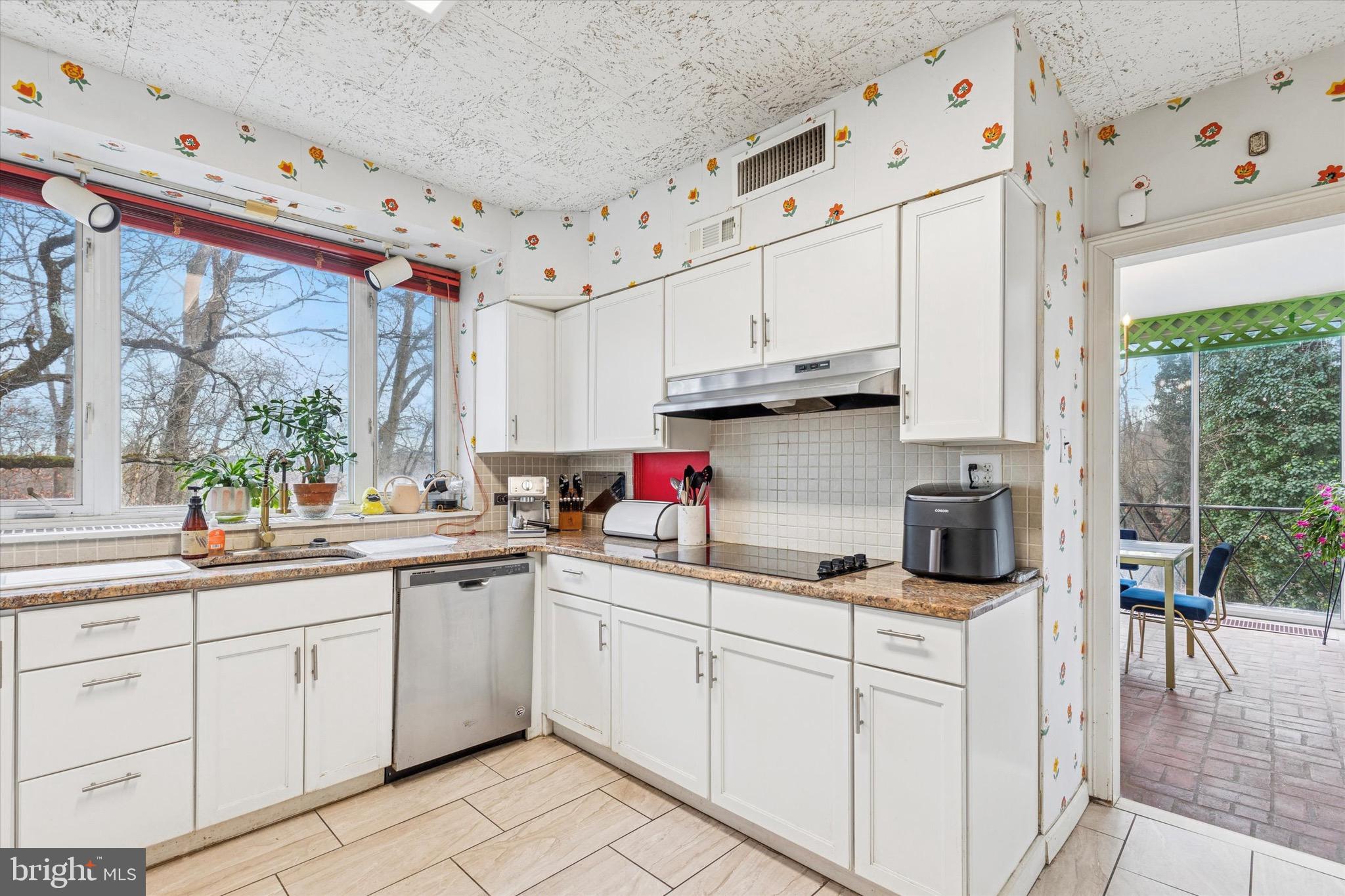 LAFAYETTE HILL - Residential