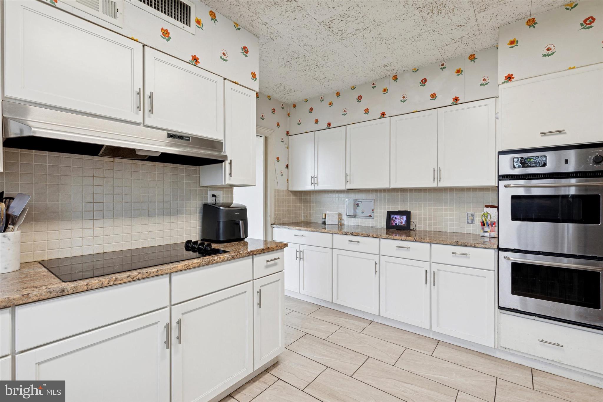 LAFAYETTE HILL - Residential