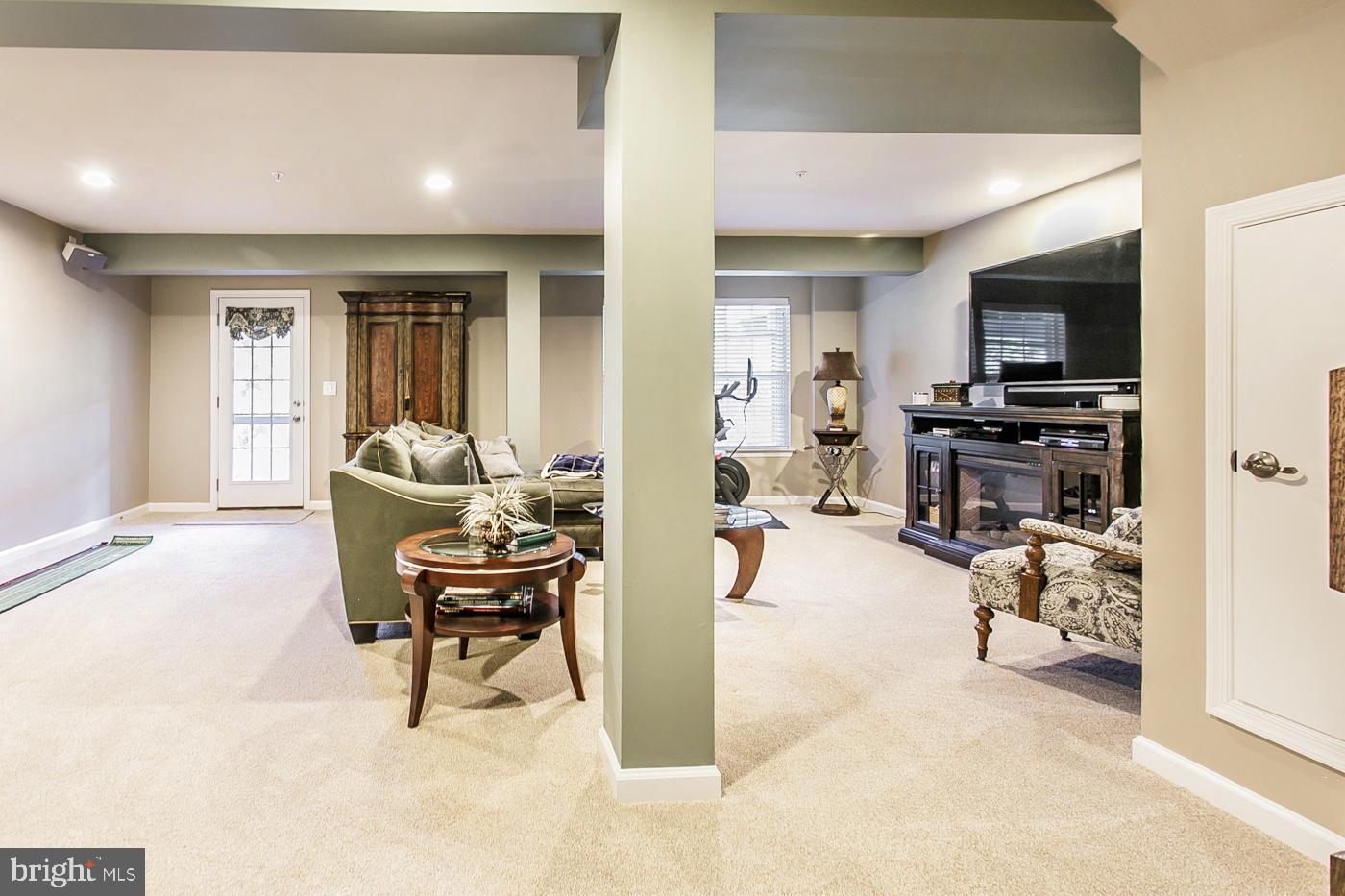 SPRINGFIELD MANOR - Residential