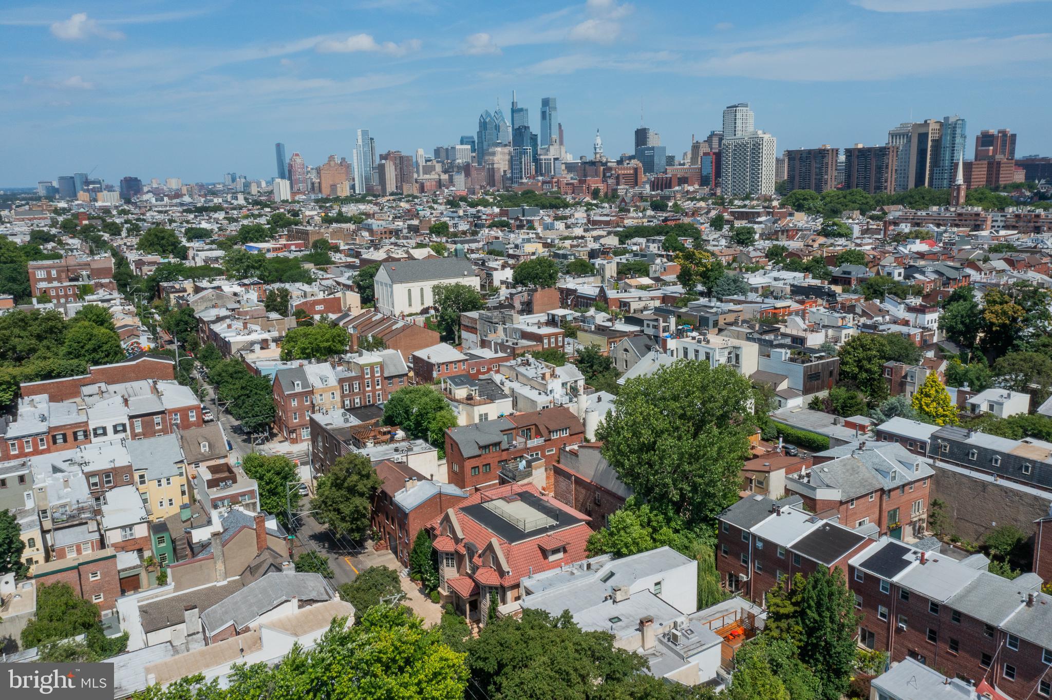 QUEEN VILLAGE - Residential