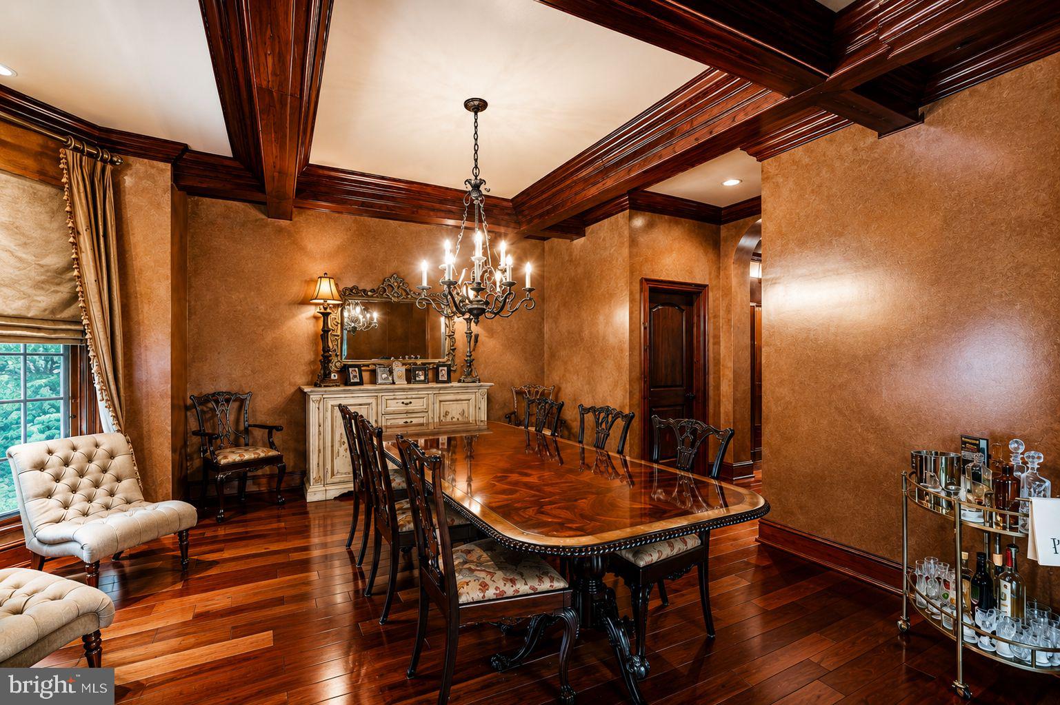 QUEEN VILLAGE - Residential