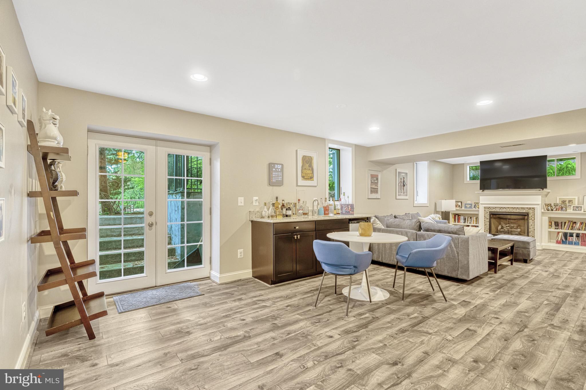 OAKTON GROVE - Residential Lease