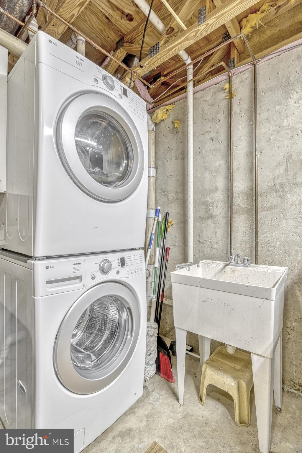 OAKTON GROVE - Residential Lease