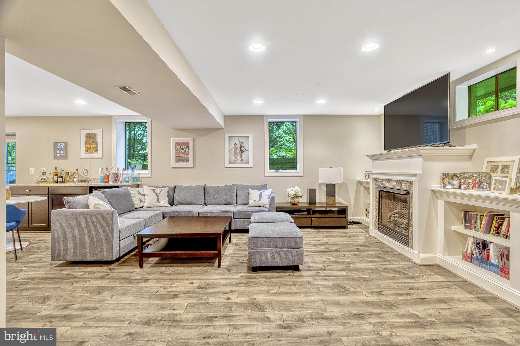 OAKTON GROVE - Residential Lease