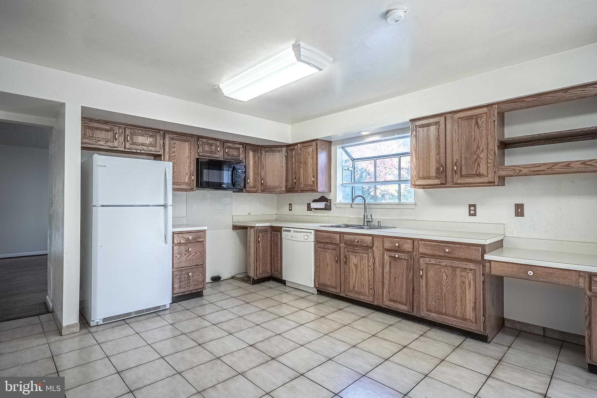 FEATHERSTONE TERRACE - Residential