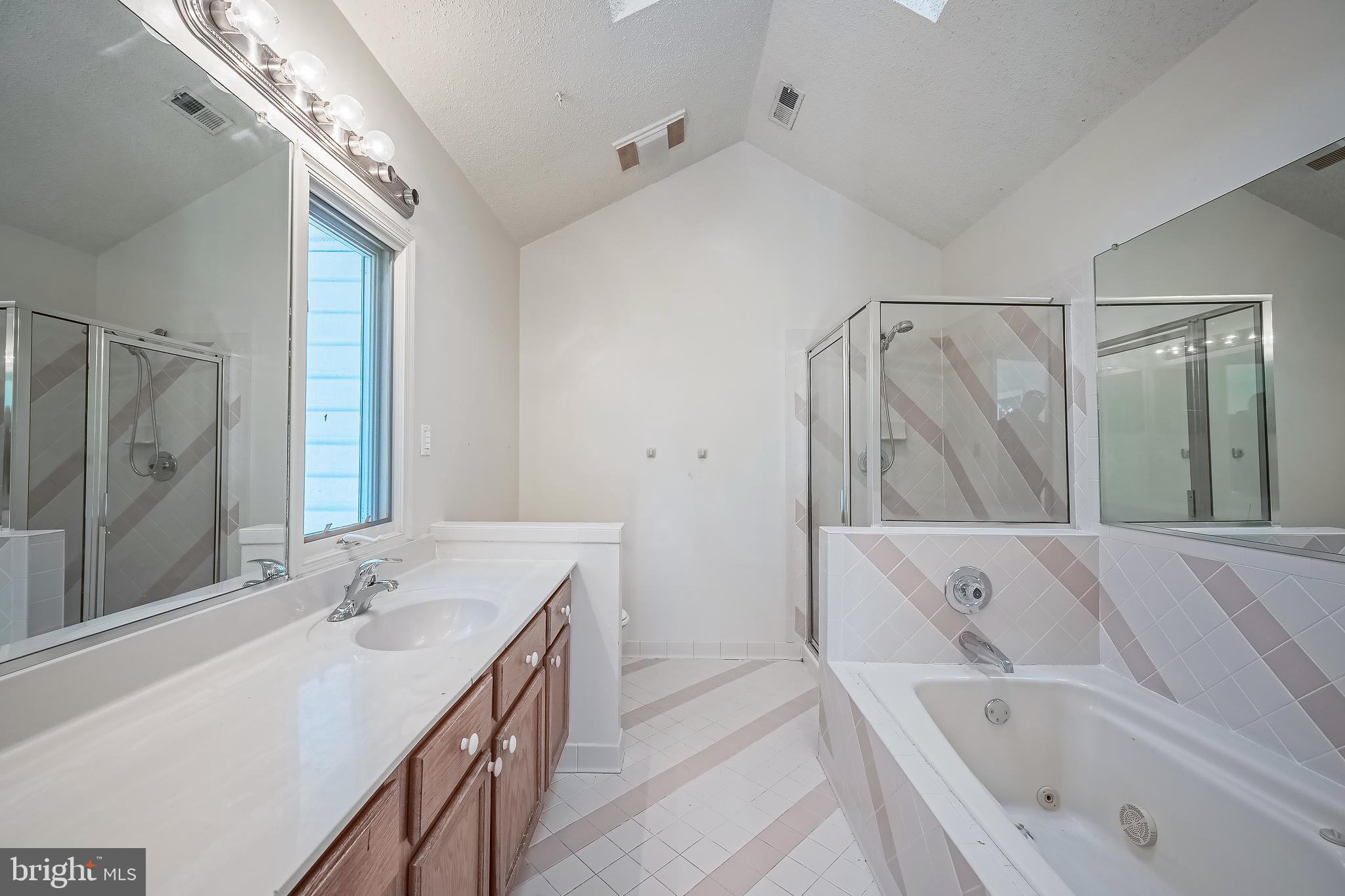 FEATHERSTONE TERRACE - Residential