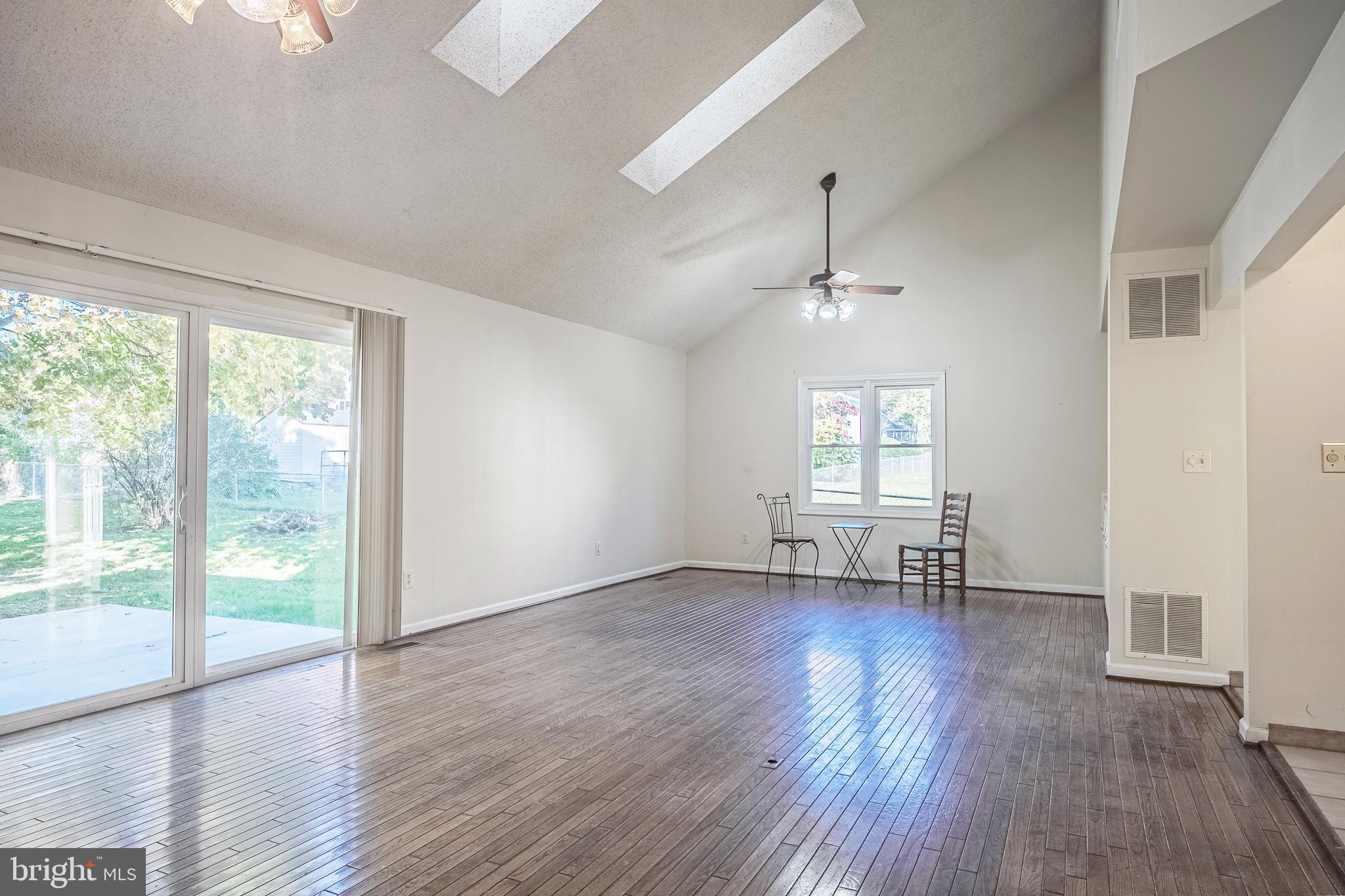 FEATHERSTONE TERRACE - Residential