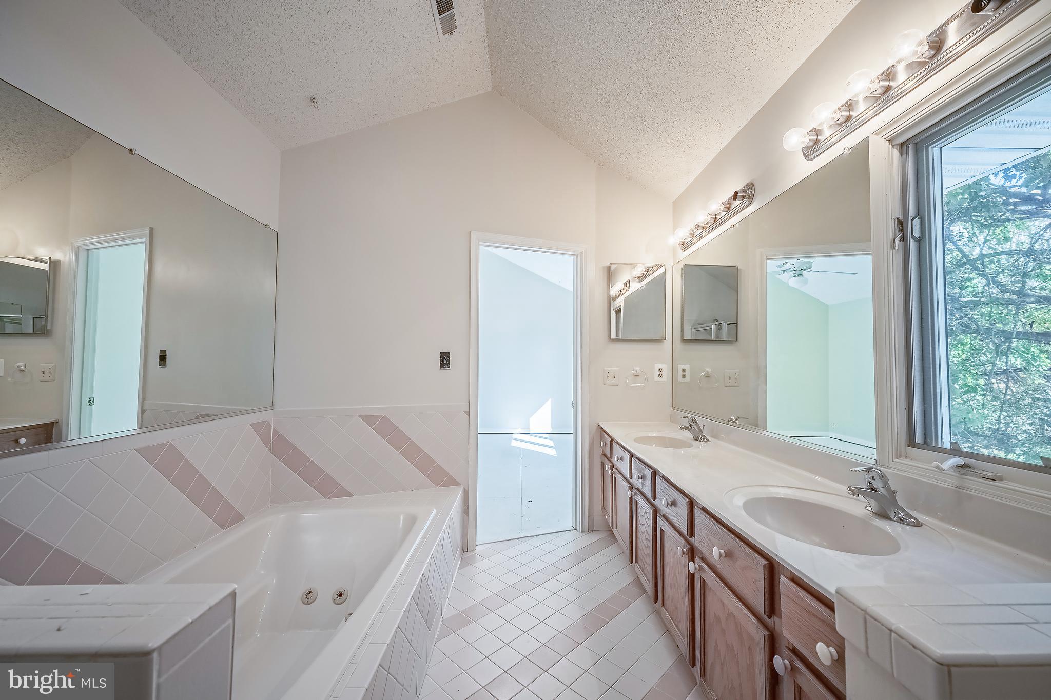 FEATHERSTONE TERRACE - Residential