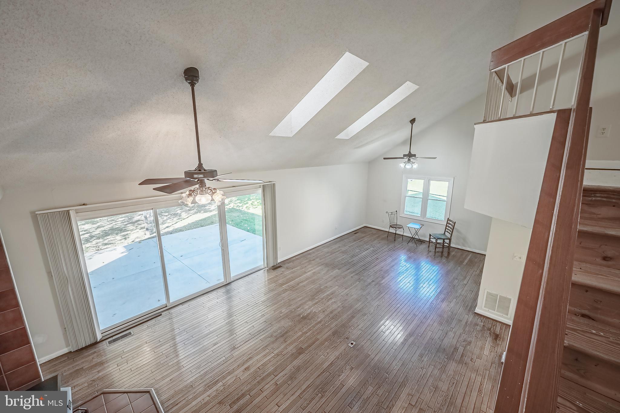 FEATHERSTONE TERRACE - Residential