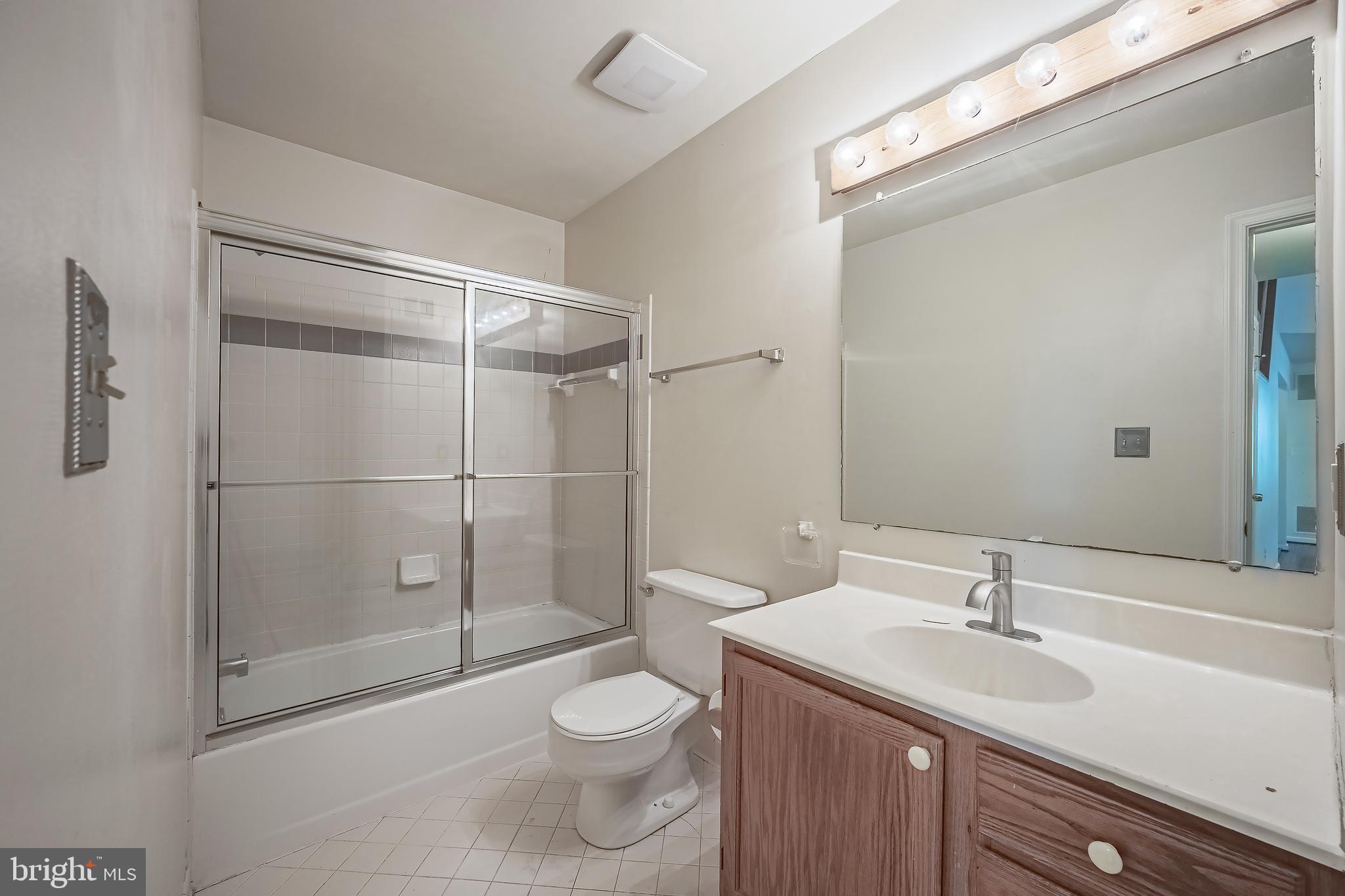 FEATHERSTONE TERRACE - Residential