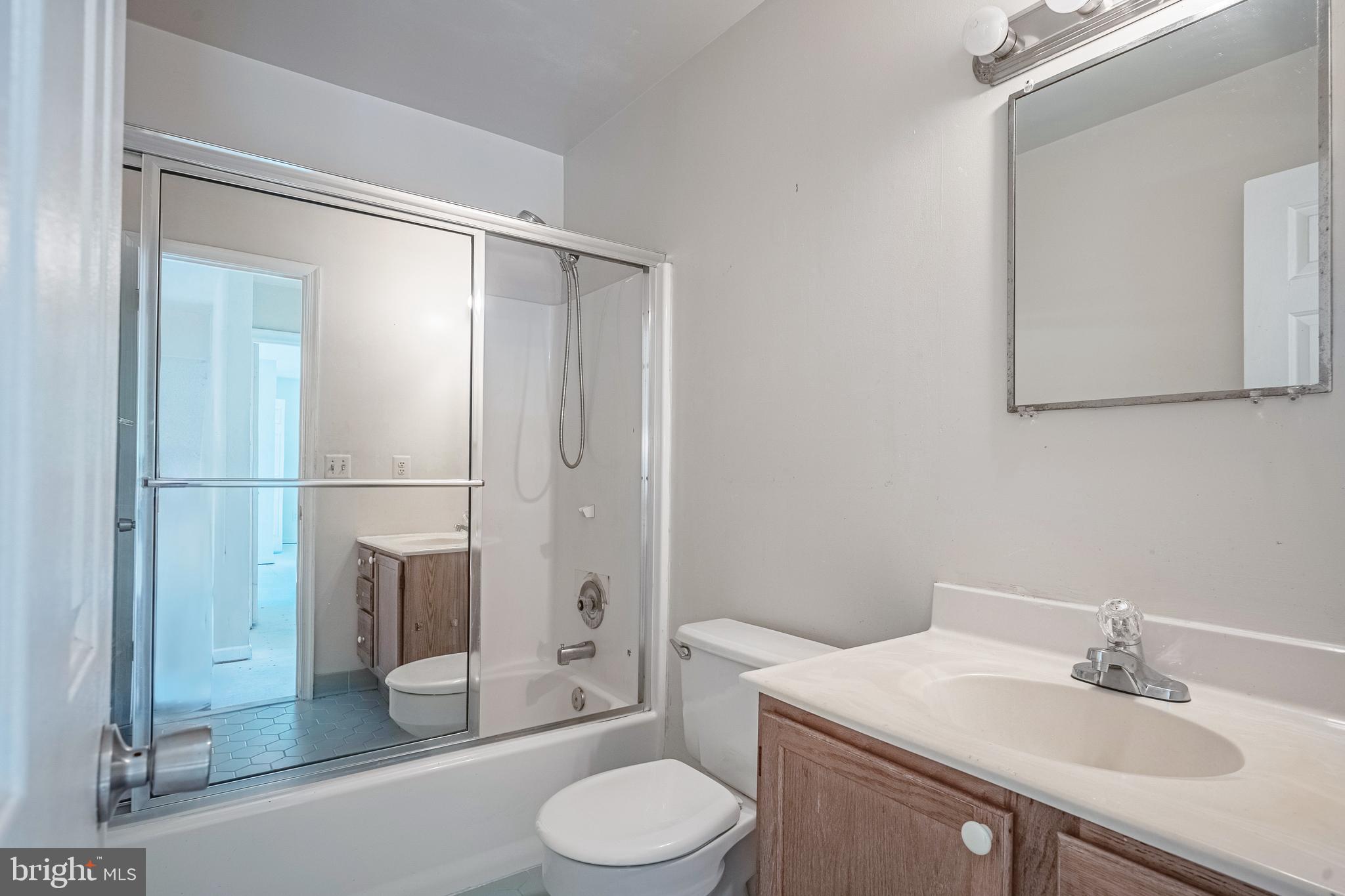 FEATHERSTONE TERRACE - Residential