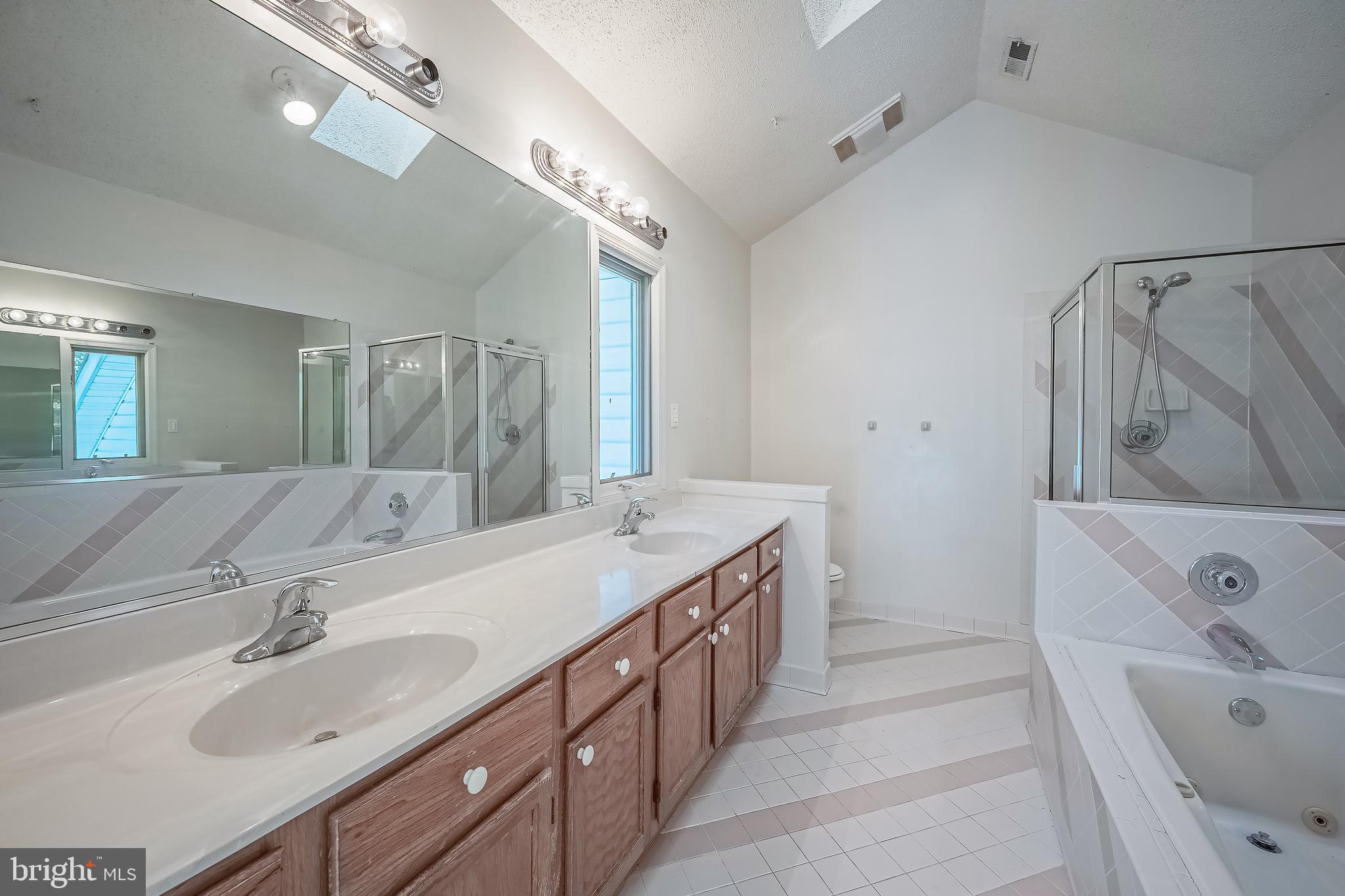 FEATHERSTONE TERRACE - Residential