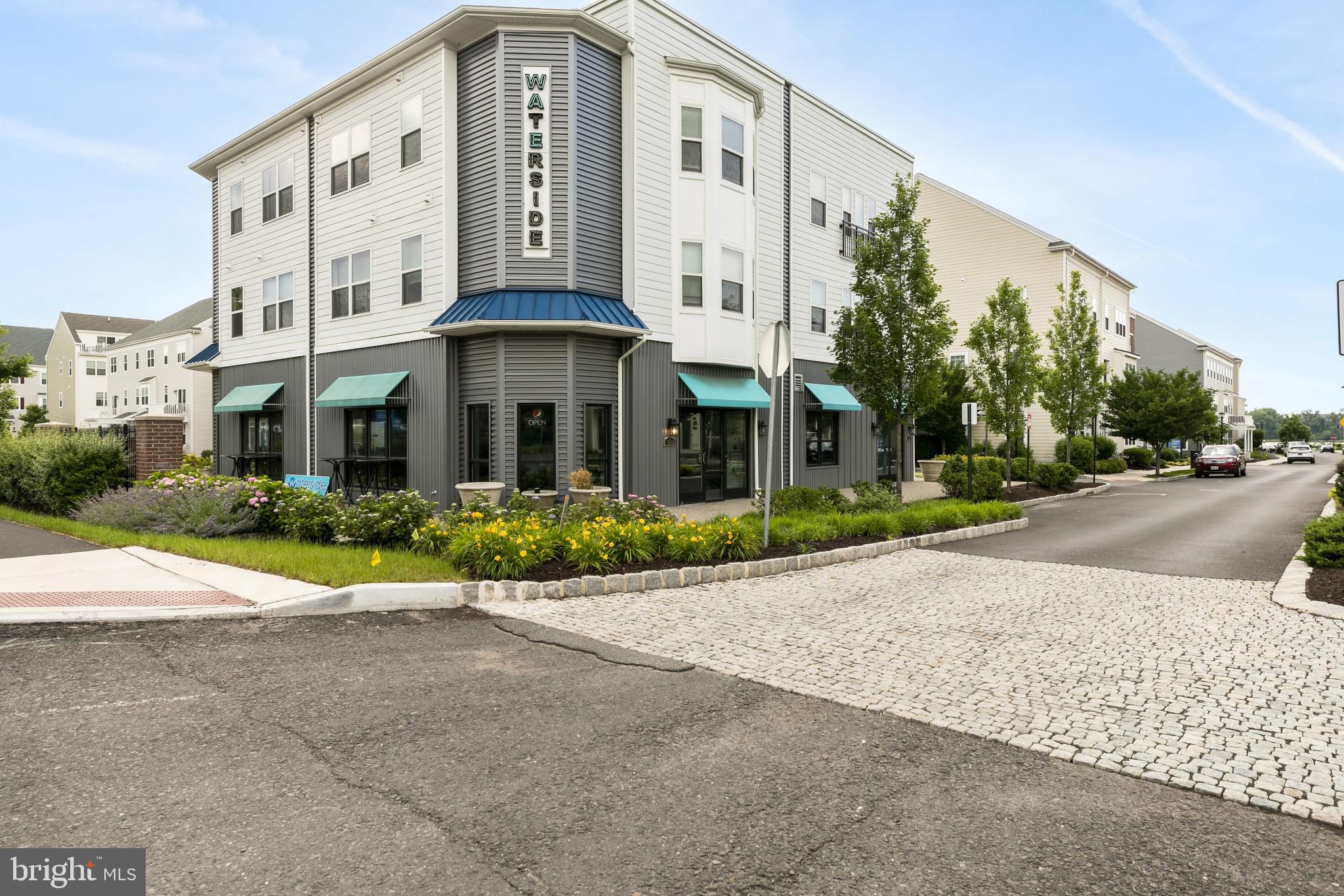 WATERSIDE - Residential