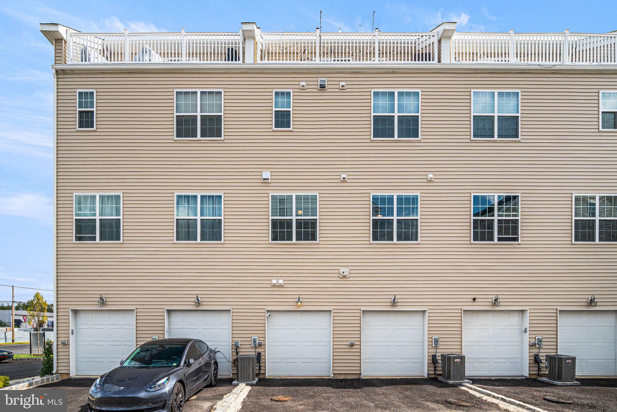 WATERSIDE - Residential