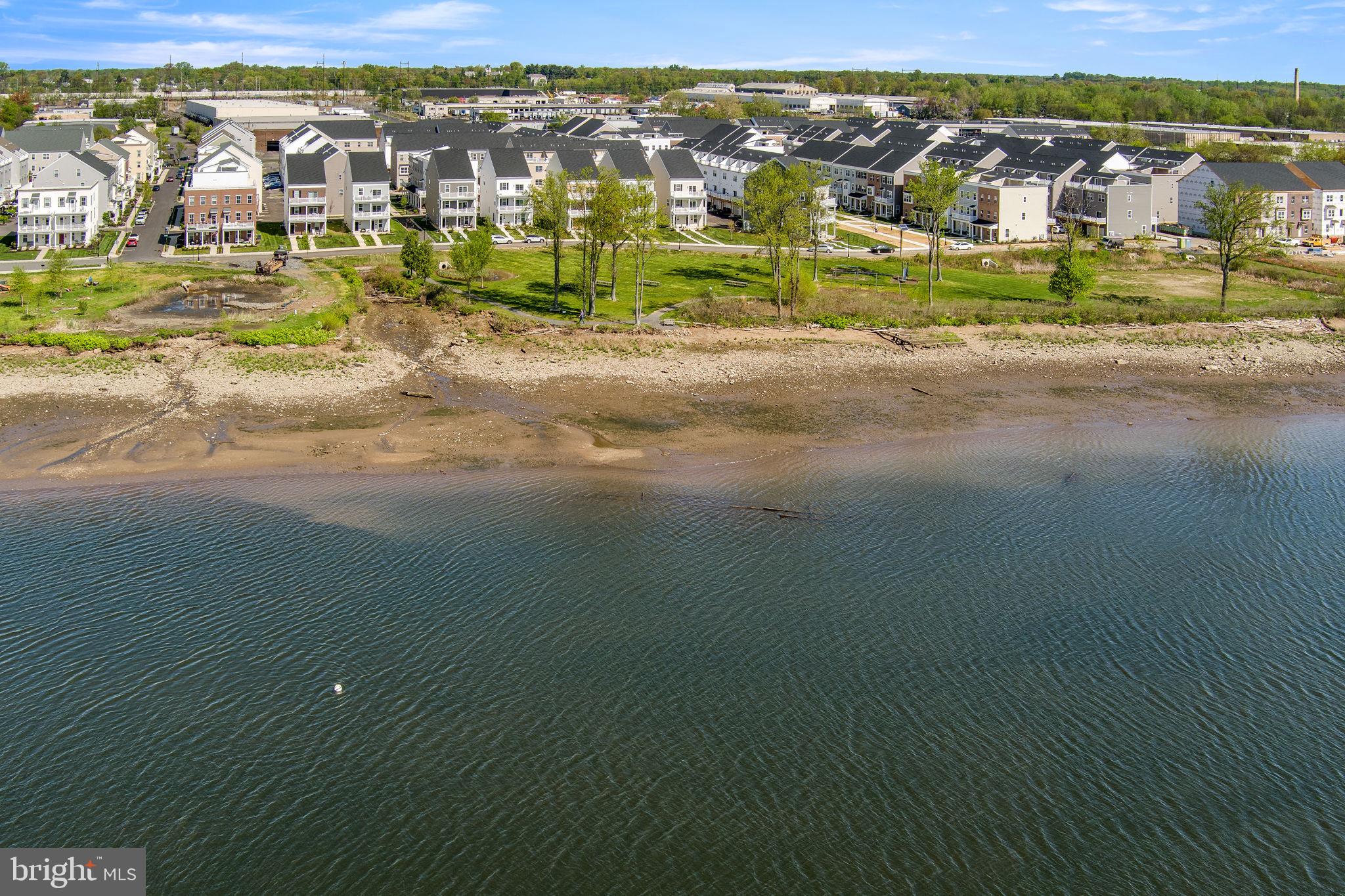 WATERSIDE - Residential