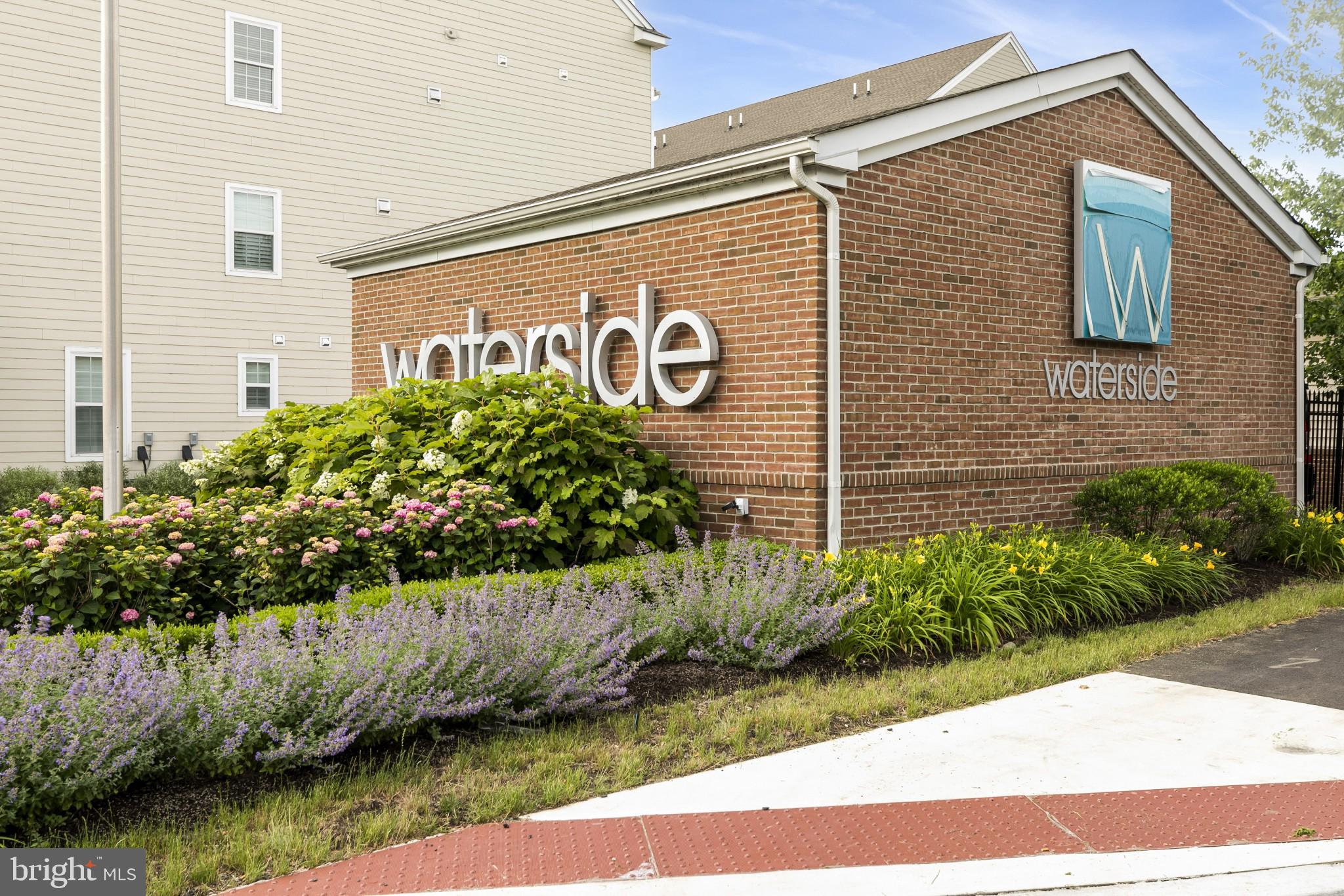 WATERSIDE - Residential