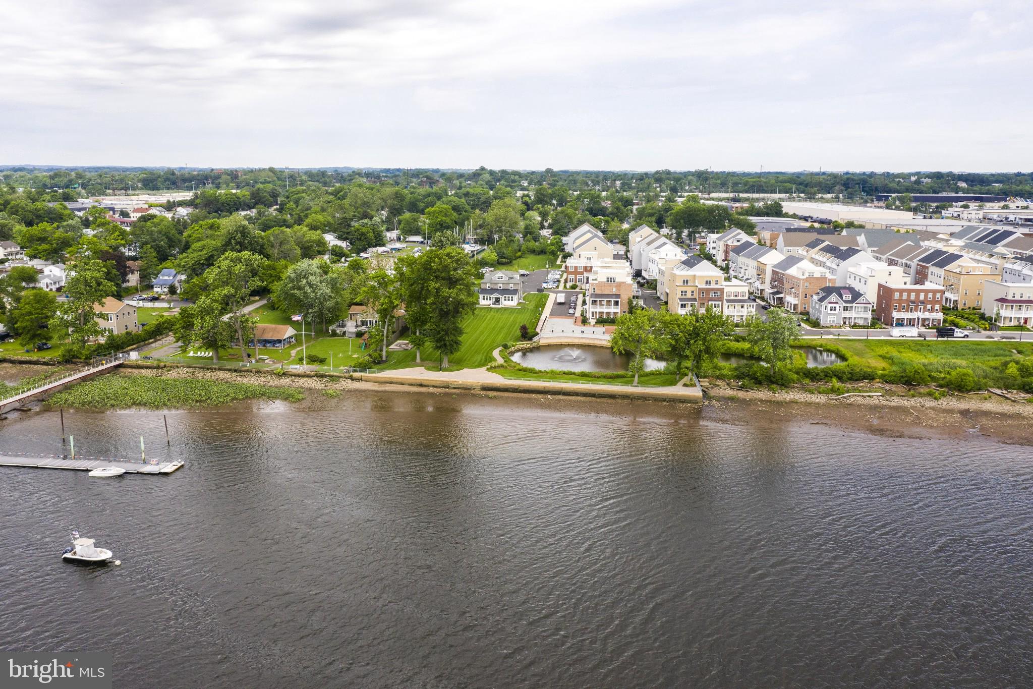 WATERSIDE - Residential