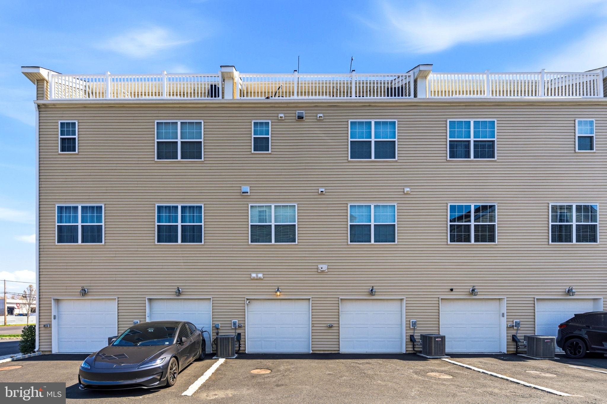 WATERSIDE - Residential