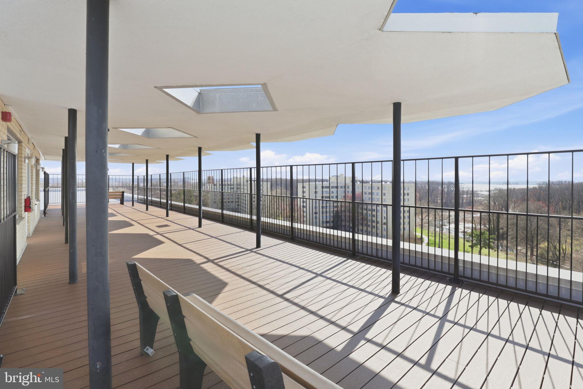 RIVER TOWERS - Residential