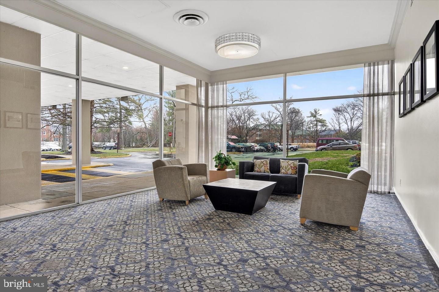 RIVER TOWERS - Residential