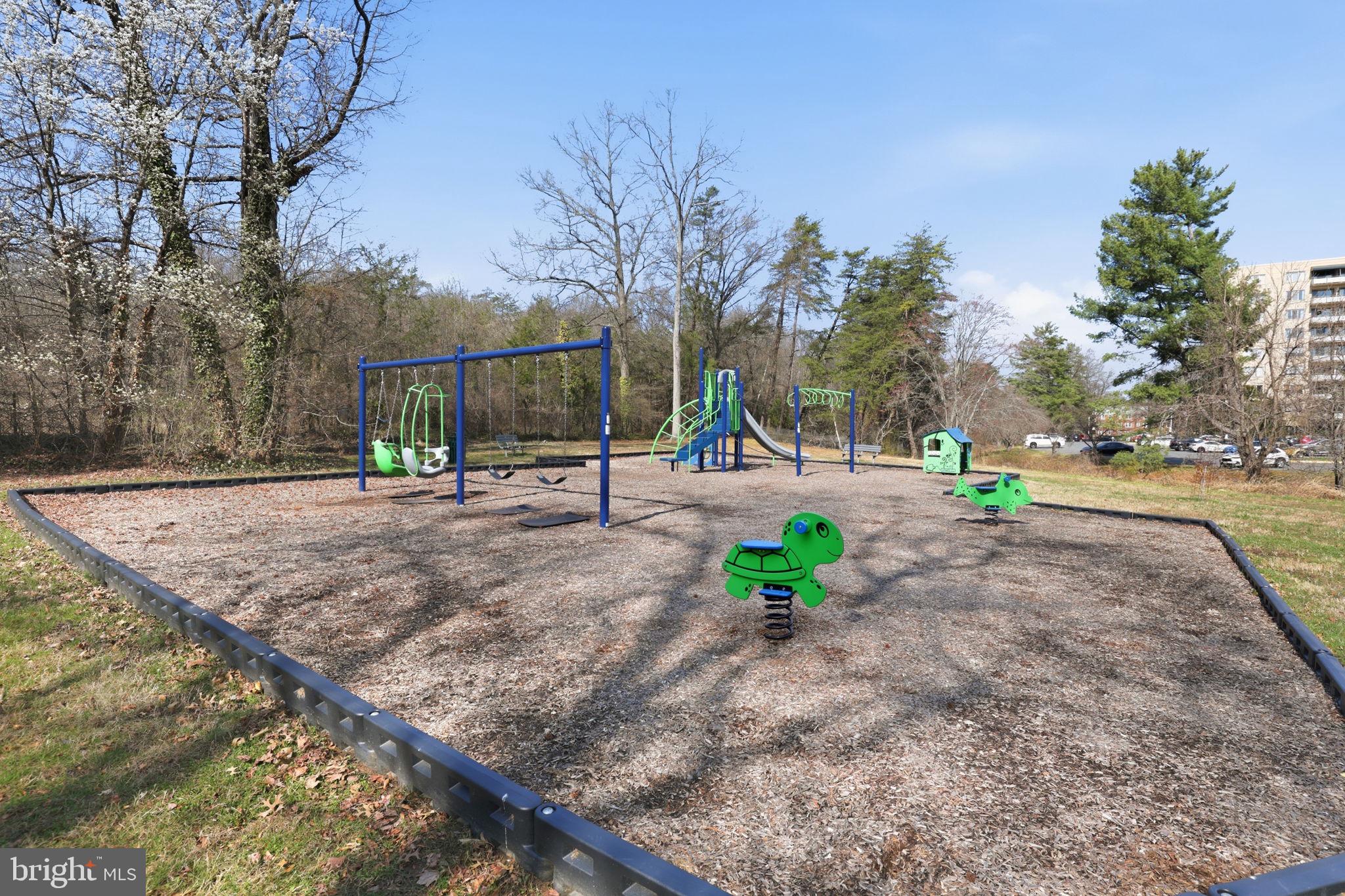 RIVER TOWERS - Residential