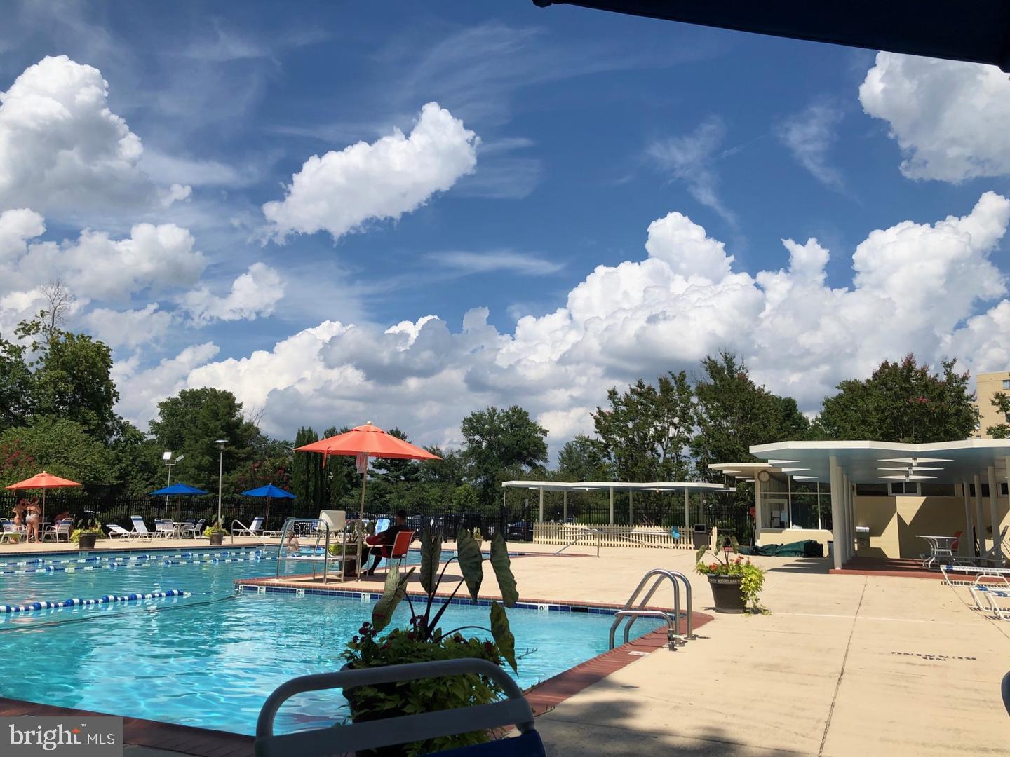 RIVER TOWERS - Residential