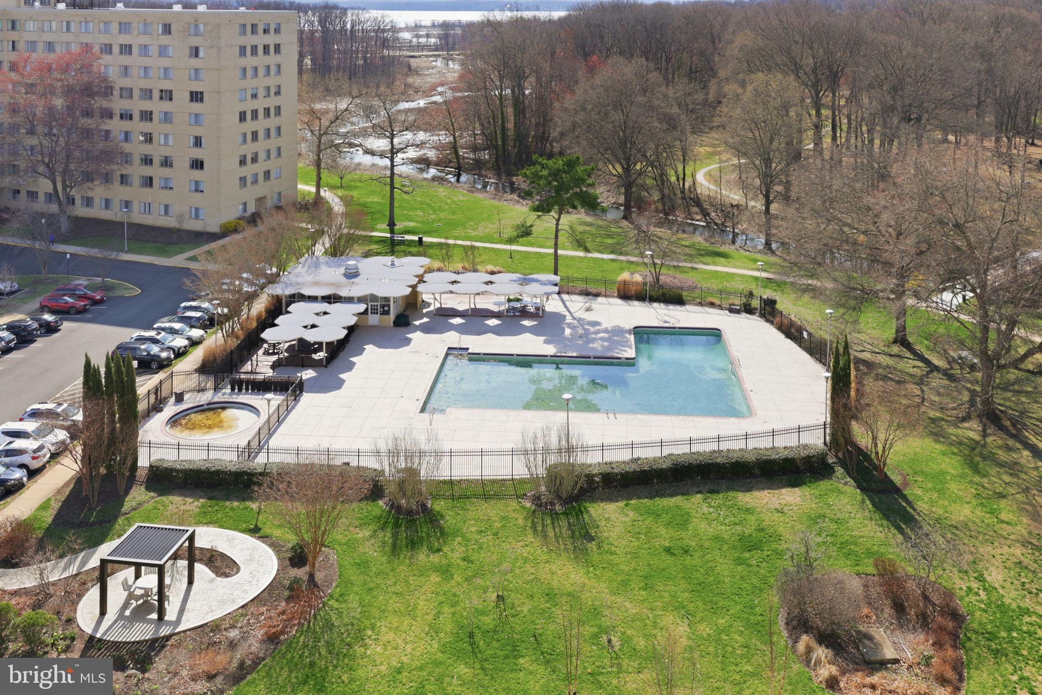 RIVER TOWERS - Residential