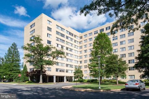 Photo of 6641 Wakefield Drive #311, ALEXANDRIA, VA 22307 (MLS # VAFX2293456)