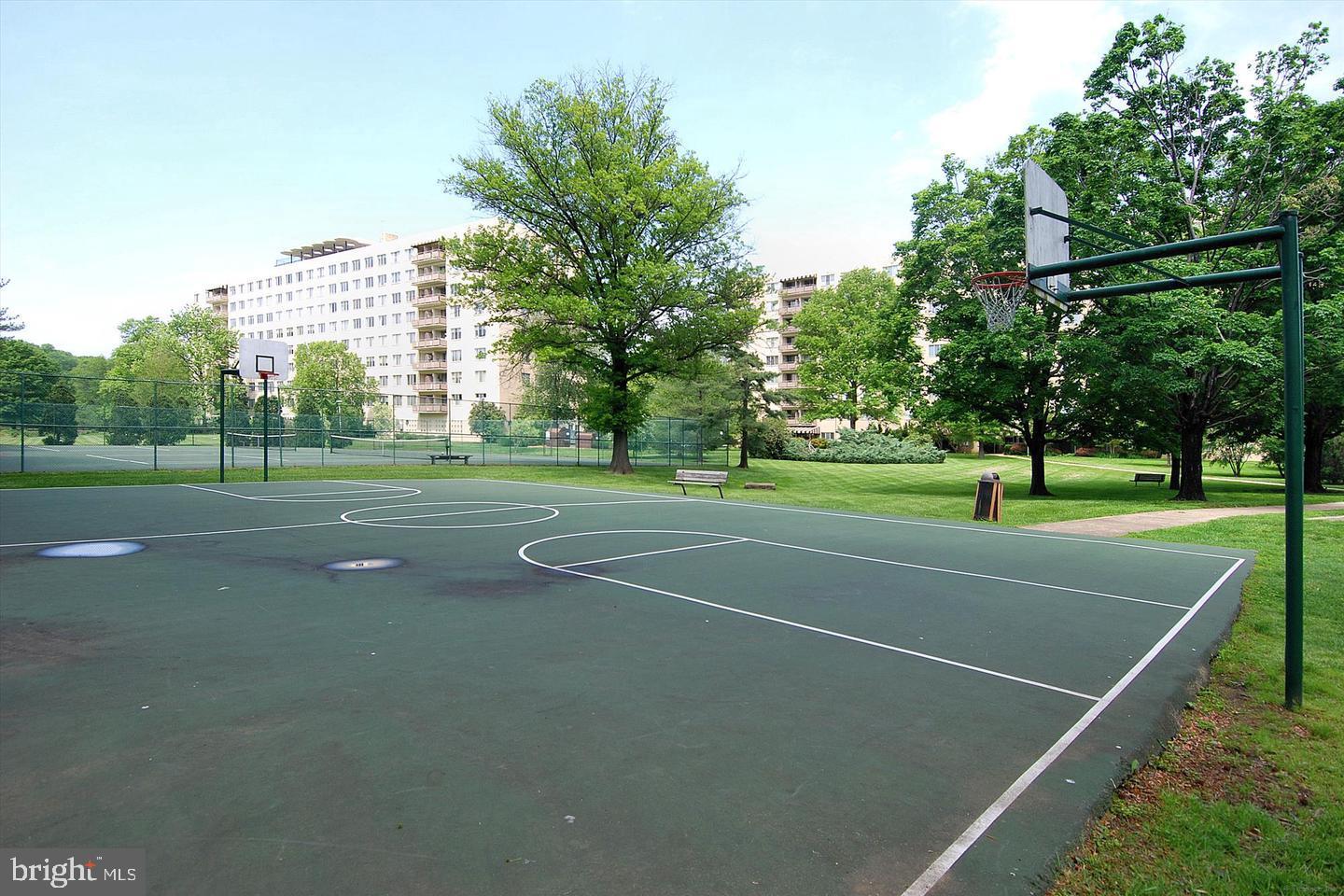 RIVER TOWERS - Residential