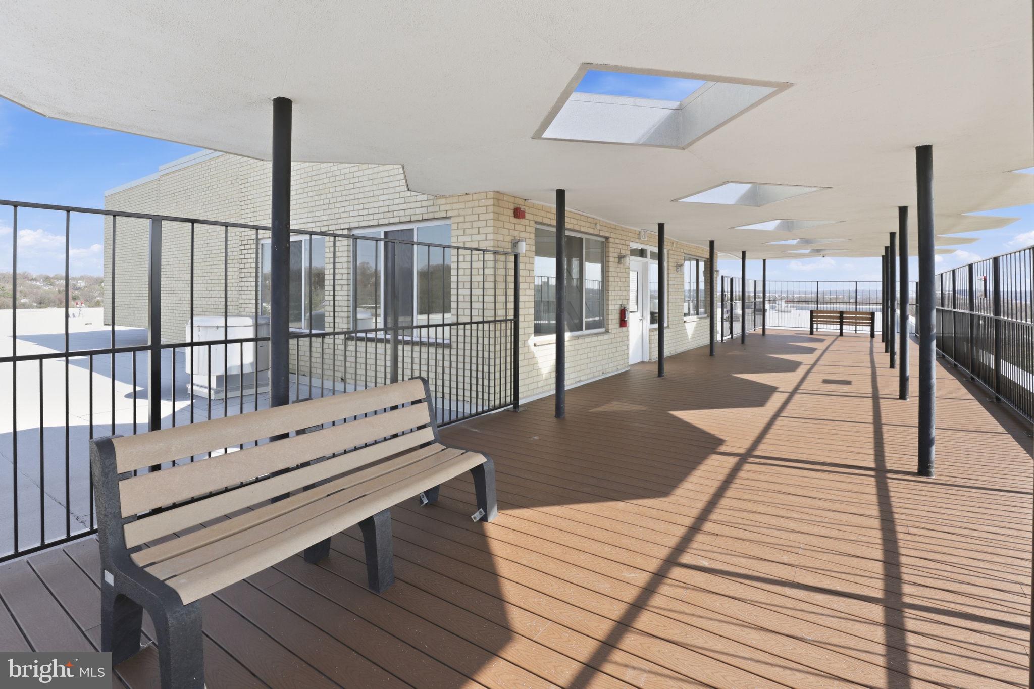 RIVER TOWERS - Residential